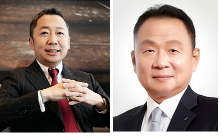 박정원 두산그룹 회장(왼쪽)과 손동연 두산인프라코어 사장.