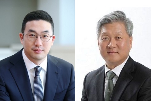 구광모 LG그룹 회장(왼쪽)과 김형남 한국타이어 부사장.