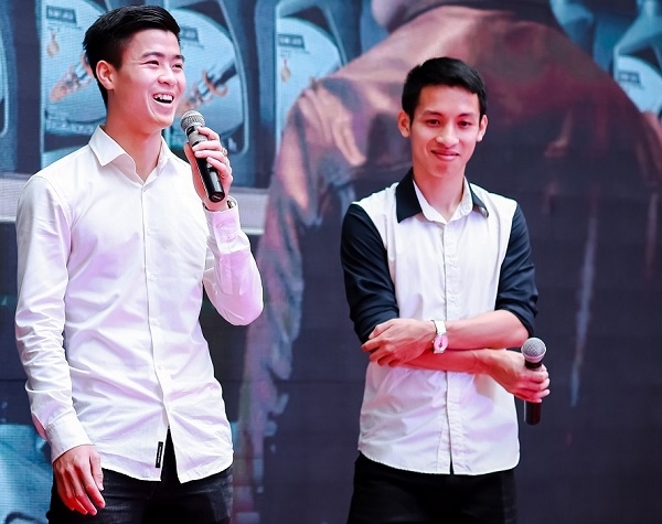 (왼쪽부터)베트남 축구 국가대표팀 두유맹과 도흥중이 SK ZIC-FCB 브랜드 런칭 행사에 참석했다. (사진=SK루브리컨츠)