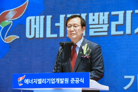 김종갑 한전 사장이 에너지밸리기업개발원 준공식에서 기념사를 하고 있다.(사진=한전)