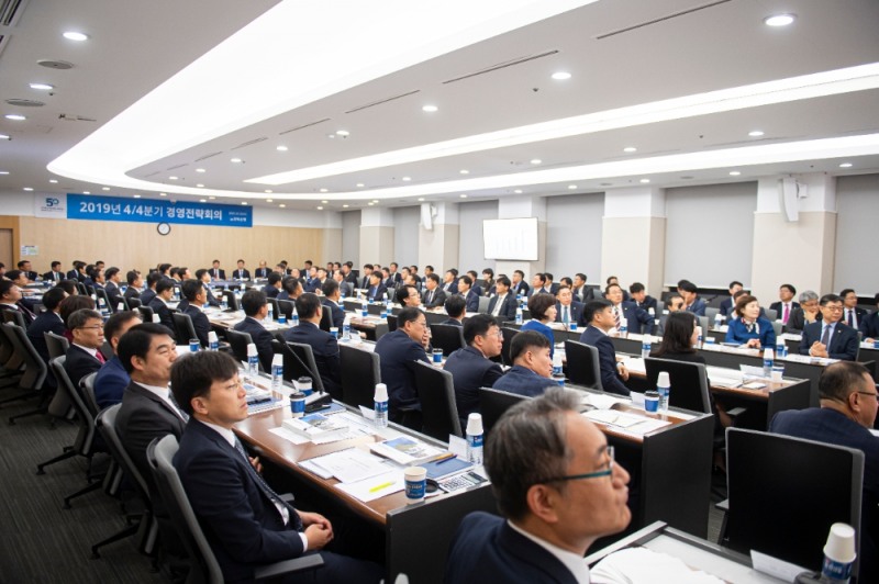 전북은행은 지난 23일 본점 3층 중회의실에서 제4분기 경영전략회의를 개최했다./사진=전북은행