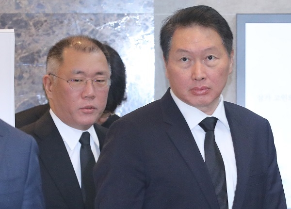 정의선 현대차그룹 수석부회장(왼쪽)과 최태원 SK그룹 회장. (사진=뉴스핌)
