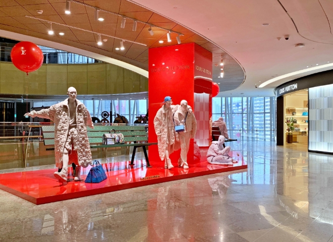 롯데백화점은 17일 잠실점 에비뉴엘 4층에 ‘루이 비통(Louis Vuitton)’의 남성 전문 매장을 오픈했다. /사진=롯데쇼핑.