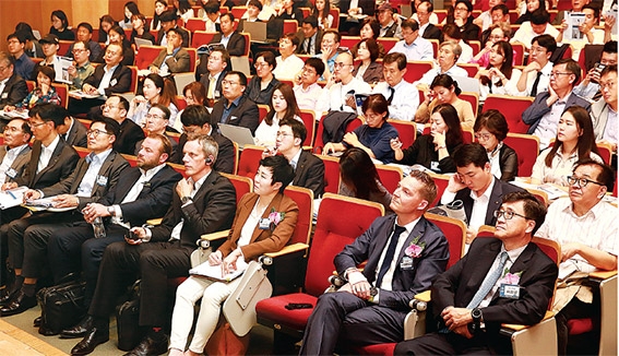 ▲ 9월 24일 오후 서울 강남구 포스코타워에서 열린 ‘2019 한국금융투자포럼’에서 청중들이 강연을 듣고 있다.