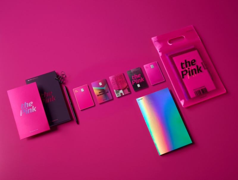 현대카드가 3년 만에 새로운 프리미엄카드인 ‘the Pink’를 출시했다. /사진=현대카드