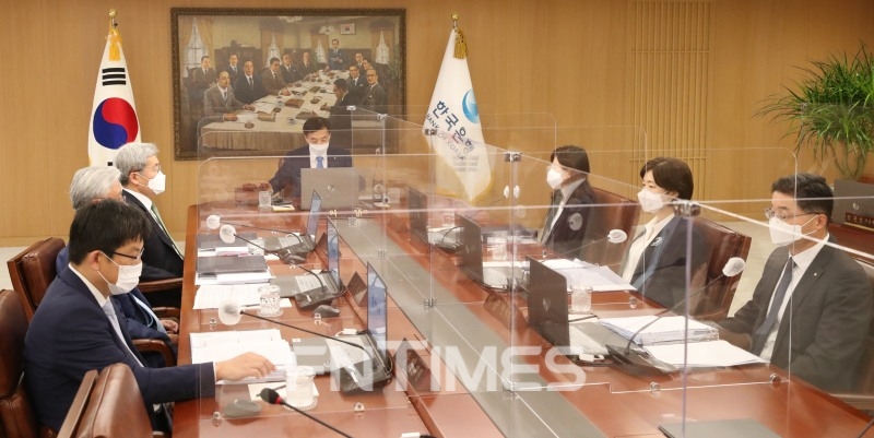 이주열 한국은행 총재가 지난달 15일 한국은행에서 열린 금융통화위원회 본 회의에서 회의를 주재하고 있다./사진=한국은행(2021.07.15)