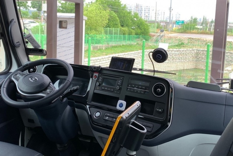 광주 공영 마을버스 내 카비 AI 기반 교통사고 예방·예측 솔루션을 장착한 모습./사진=카비