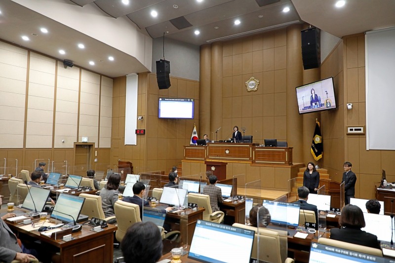 마포구의회 김영미 의장이 제260회 임시회 본회의를 주재하는 모습./사진제공=마포구의회