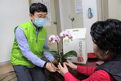 농협경제지주, 봄맞이 화훼 나눔·임직원 단체헌혈 행사