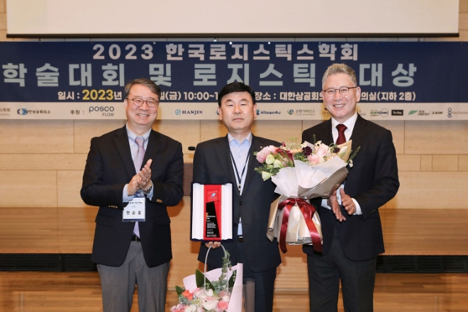 ㈜한진(대표 노삼석)이 국내 물류업계에서 권위가 가장 높은 한국로지스틱스대상에서 대기업 부문 ‘대상’을 수상했다. /사진제공=㈜한진.