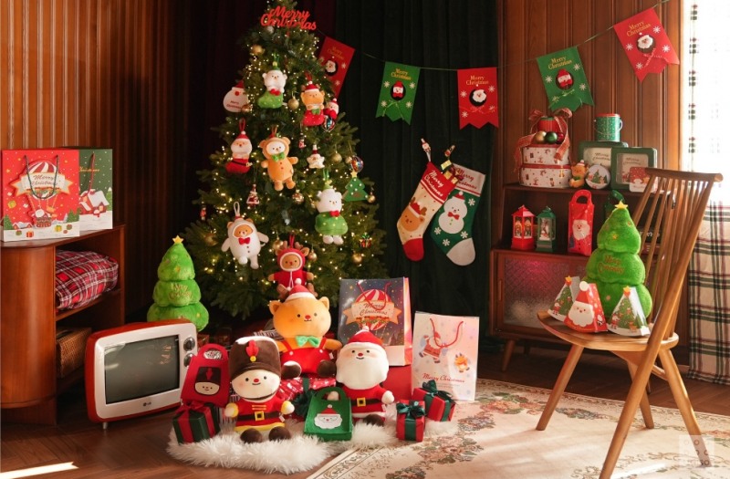아성다이소가 크리스마스 기획전을 열고 총 350여종 상품을 선보인다. /사진제공=아성다이소 