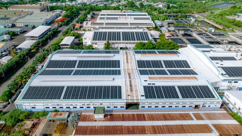 베트남 산업단지 지붕에 조성된 태양광 시설 전경 / 사진제공=SK에코플랜트