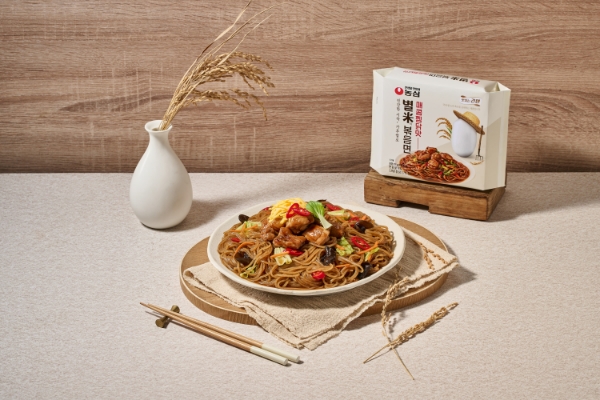 농심(회장 신동원)이 국산 가루쌀을 활용한 신제품 ‘별미볶음면 매콤찜닭맛’을 17일 출시한다. /사진=농심