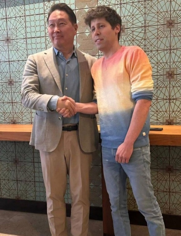 최태원 SK그룹 회장(왼쪽)과 샘 올트먼 오픈AI CEO. 사진=최태원 회장 인스타그램