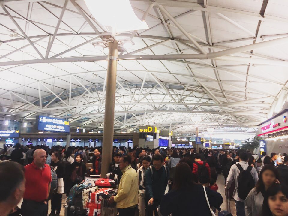 국내 최대 쇼핑관광 축제 ‘코리아세일페스타’의 대규모 특별할인기간인 지난 1일 인천국제공항에는 출국 준비를 하는 사람들로 가득한 모습이다. 독자 제공 