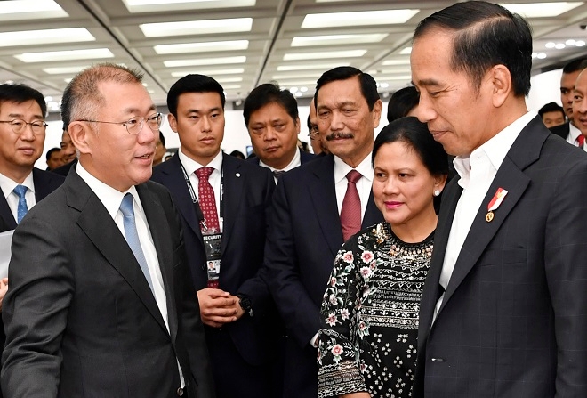 정의선 현대자동차그룹 수석부회장(왼쪽)과 조코 위도도 인도네시아 대통령.