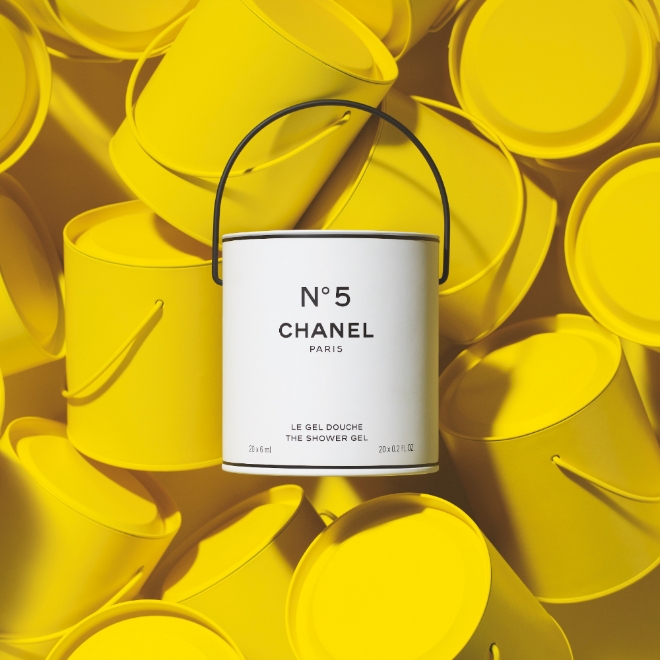카카오톡 선물하기(이하 선물하기)는 명품 브랜드 샤넬과 손잡고 샤넬의 한정판 컬렉션 ‘CHANEL FACTORY 5(샤넬 팩토리 5)’를 선물하기에서 공개한다. 사진=카카오.