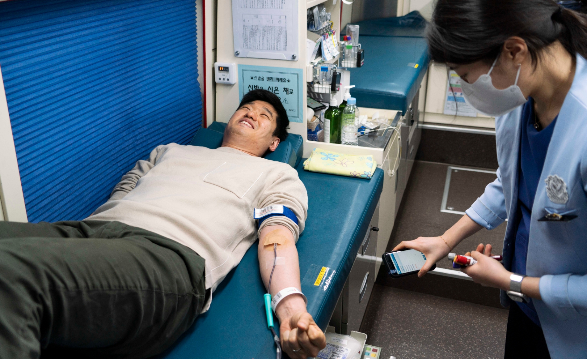 SK텔레콤은 혈액 수급난 극복을 위해 ICT 패밀리사와의 헌혈 릴레이를 이어가고 있다고 6일 밝혔다. 사진=SKT 