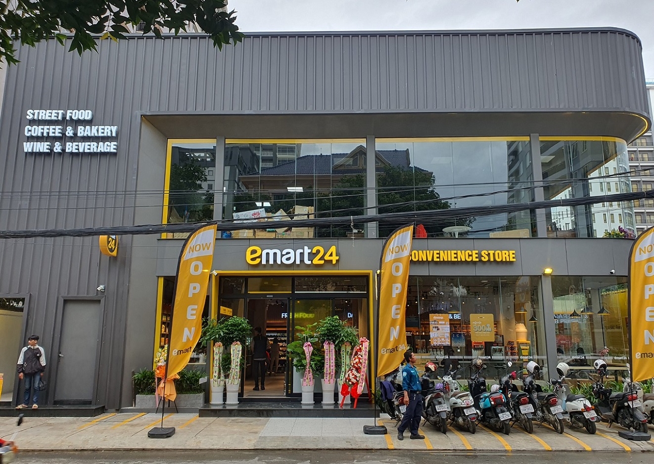 이마트24가 캄보디아에 1호점을 오픈했다. /사진제공=이마트24