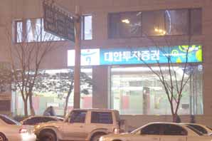 금융기관 첫 ‘누드점포’ 등장