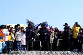 금호생명, 통일기원 독수리 날린다