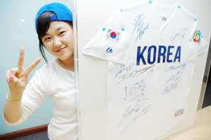 신한카드, WBC 영웅 10걸 사인 유니폼 자선 경매