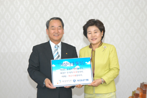 장하진 장관, 기업銀 여성시대통장 가입