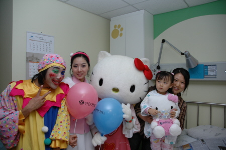 신한카드, 어린이 환자 위문행사