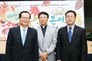 현대證 최경수 사장, 사랑의 후원금 전달