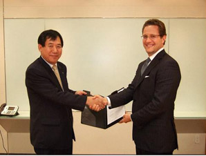 국민연금, PEF와 30억 달러 공동 유치 나서