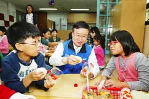 삼성화재 지대섭 사장 저소득층 아동 격려