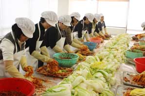 인천농협, “사랑의 김장김치 담그기” 행사 펼쳐