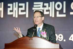 클래인 신임 외환은행장 “무수익 여신관리에 중점”