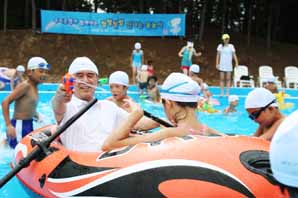 이종휘 행장, 저소득 가정 아동과 물놀이