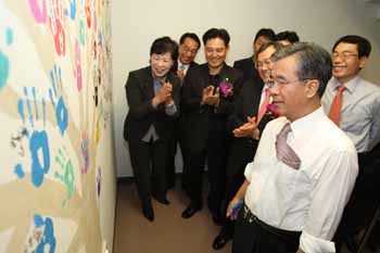 우리은행, 본점 비상계단 갤러리로 변신