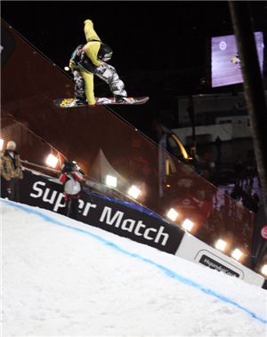 현대카드, 스노우보드 씨티점프 개최