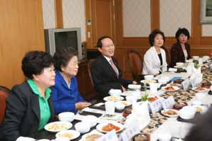 김종창 금감원장, 소비자단체와 ‘소통’