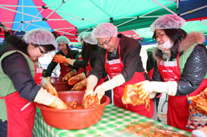 동양종합금융證, “함께 나눠요 사랑의 김~치” 행사 개최