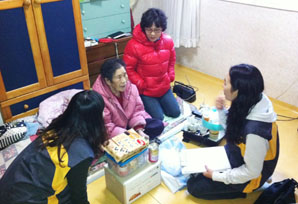 KB투자證, 독거노인 가정에 ‘해피푸드’ 전달