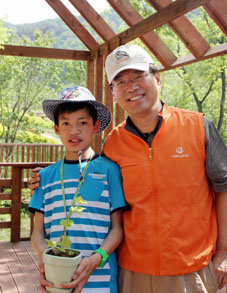 한화손보, 장애인들과 화분만들기 봉사활동