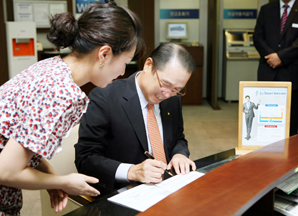 우리투자證 황성호 사장 ‘우리 스마트 인베스터’1호 가입