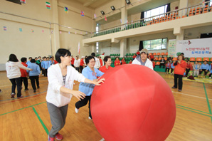 PCA생명, 노인참여 나눔터 실버 운동회