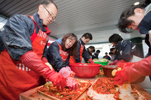 라이나생명, ‘사랑의 김장담그기 봉사’