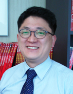 “돈보다는 인생에 대한 성찰이 먼저”