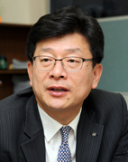 “풀뱅킹으로 앞질러 스마트금융시대 활짝 열 것”