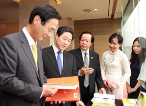 국민은행 4개국 우리말교재 완간