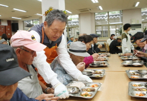 KB금융그룹 사장단,‘서울노인복지센터' 봉사활동 전개