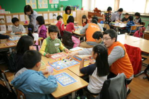 한화손보·생명, ‘행복한 경제도서관’ 6호점 기부