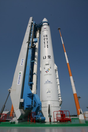 나로호 발사 D-1, 보험도 메머드급