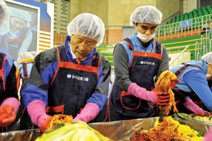 우리아비바생명, 탈북가정 어린이 위해 김장김치 전달
